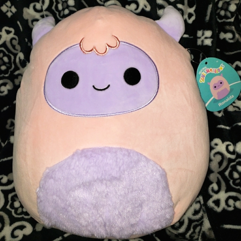 SquishmallowS 11" Ronalda The Yeti Kellytoy NWT 2023 hard To Find violinist